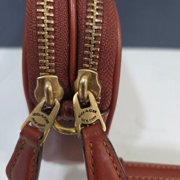 Coach Prairie Signature Sadie Bag Wristlet Double Zip Closure Gold Tone Hardware - Picture 3 of 15